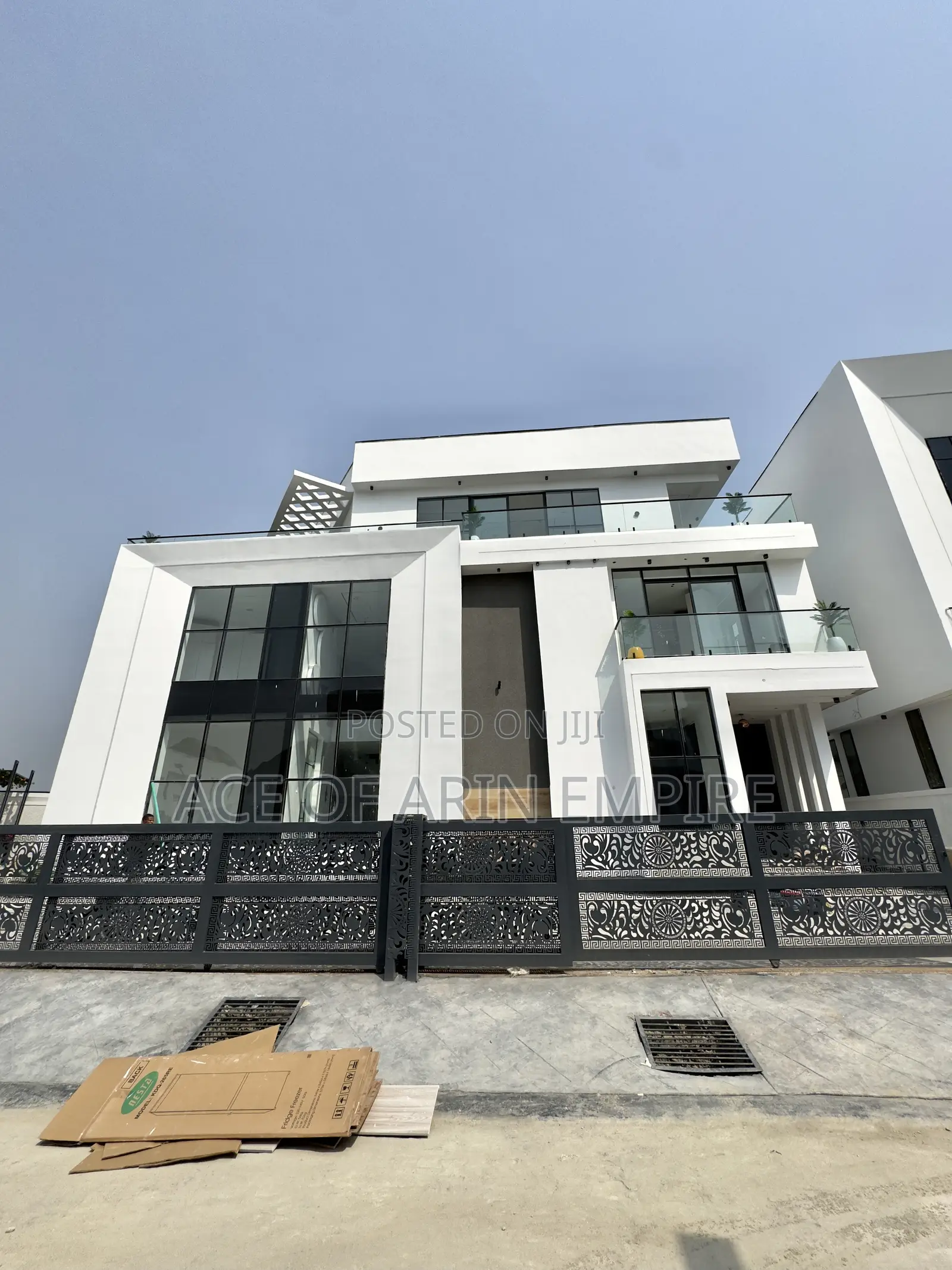 6bdrm Duplex in Chevron Estate for sale in Chevron