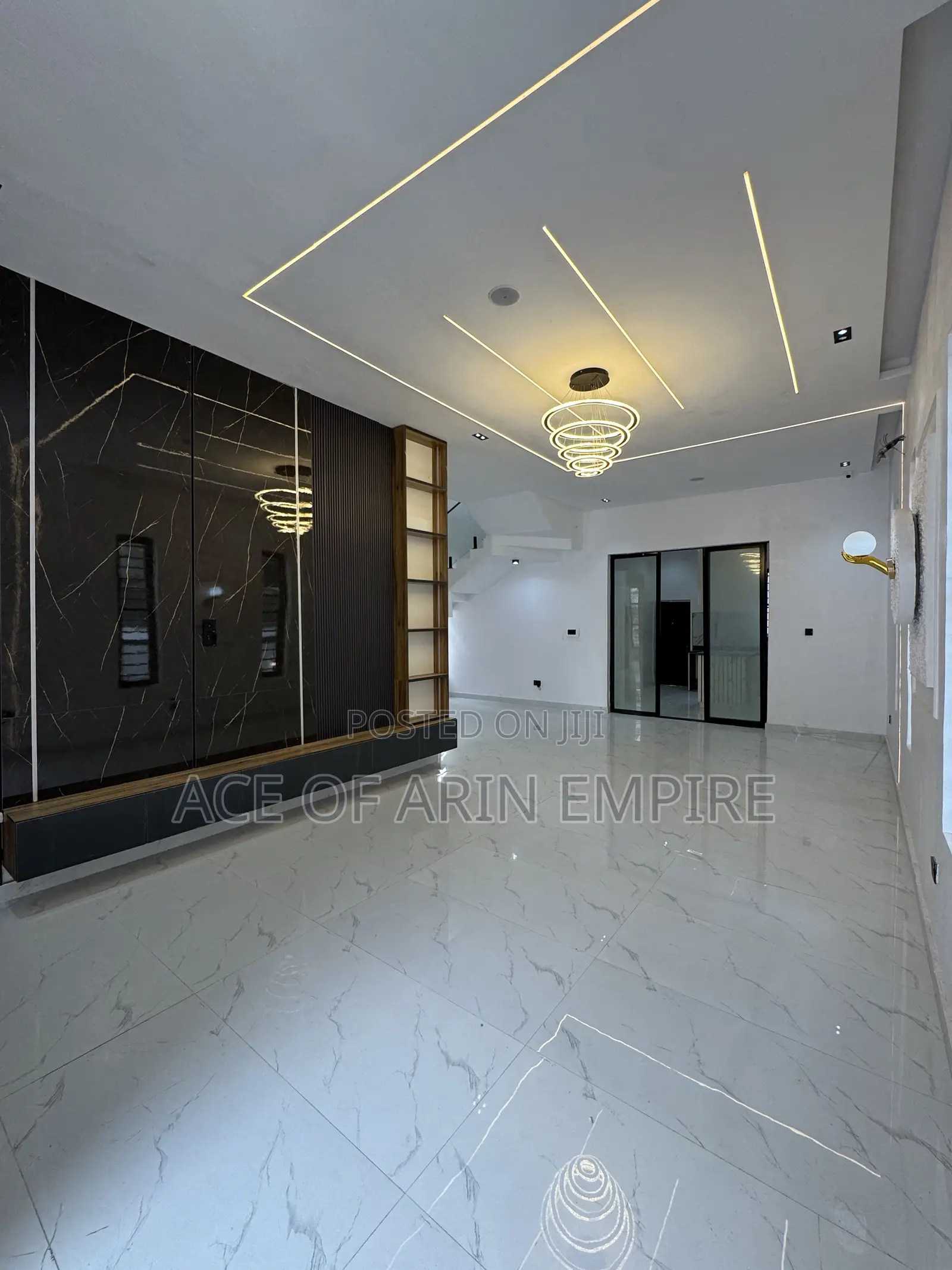 5bdrm Duplex in Chevron Estate for sale in Chevron