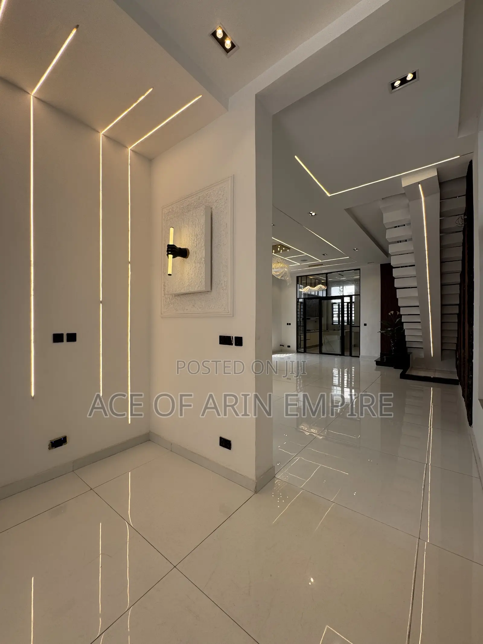 5bdrm Duplex in Chevron Estate for sale in Chevron
