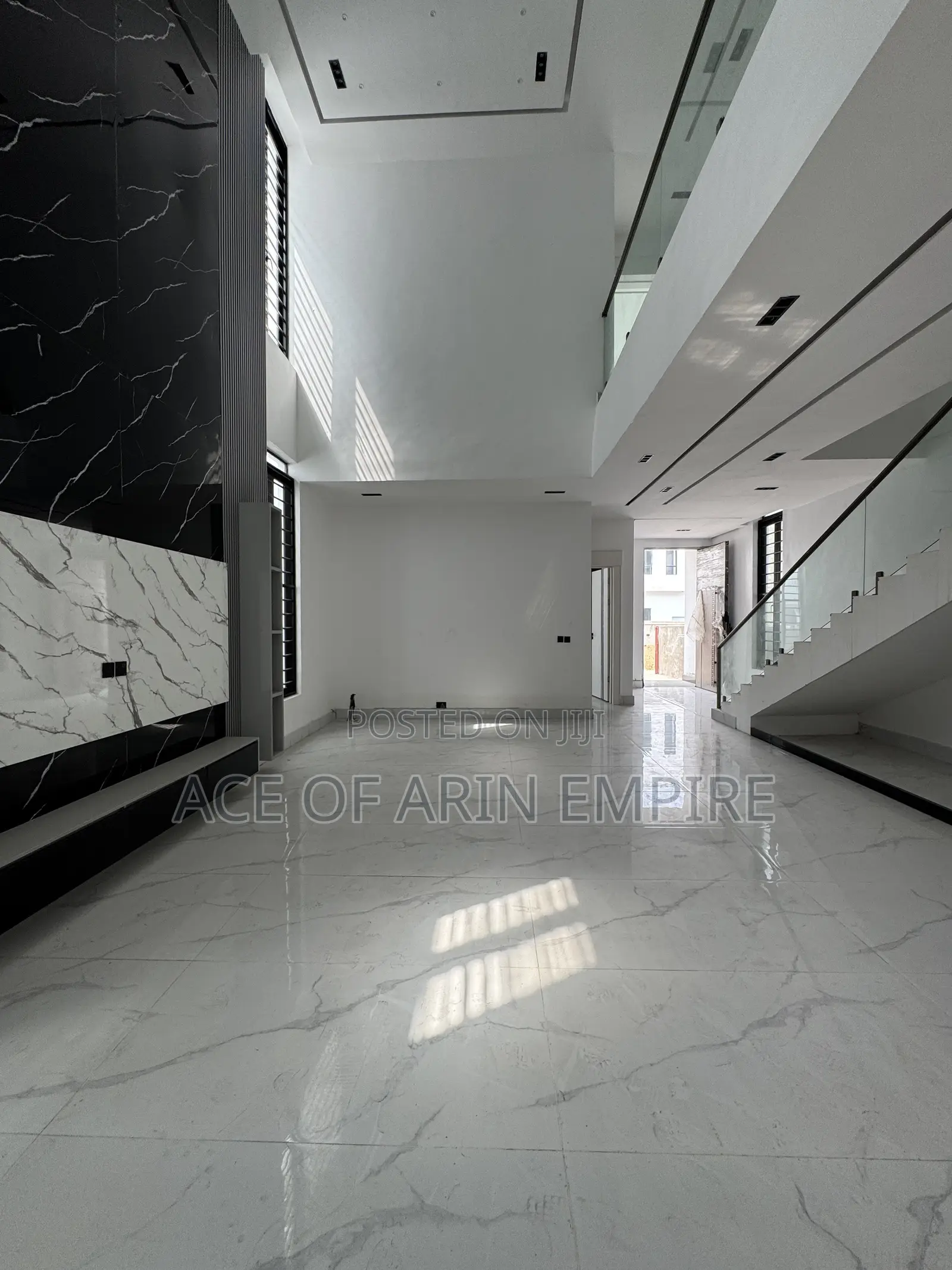 5bdrm Duplex in Chevron Estate for sale in Chevron