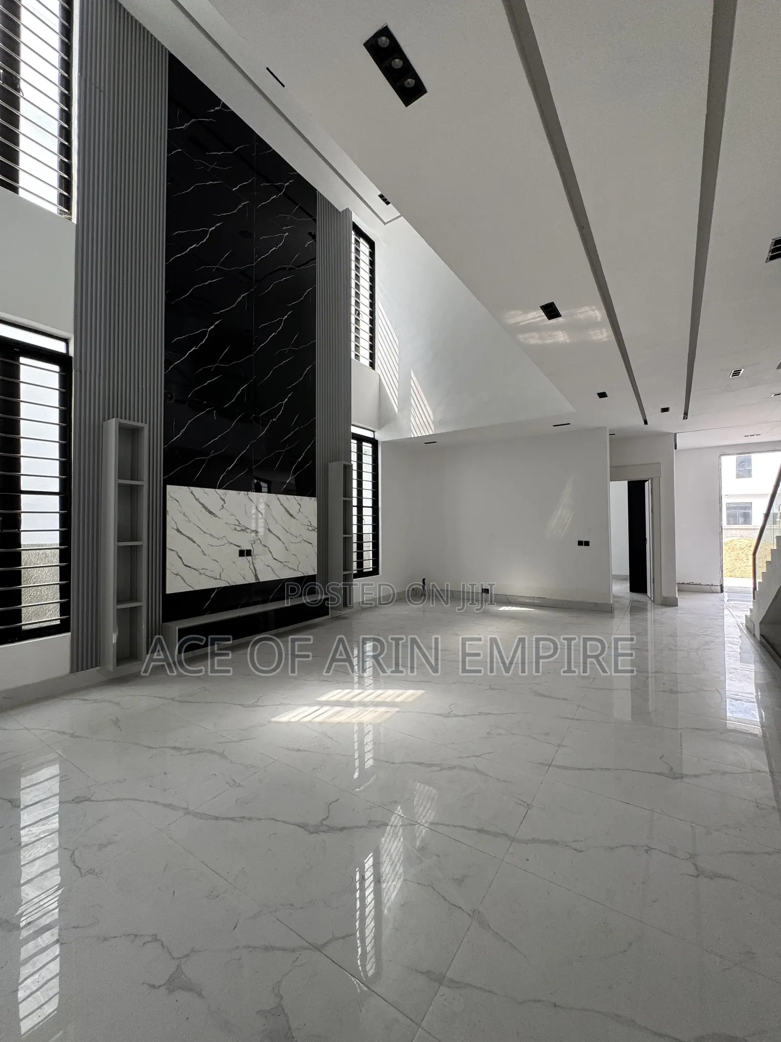 5bdrm Duplex in Chevron Estate for sale in Chevron