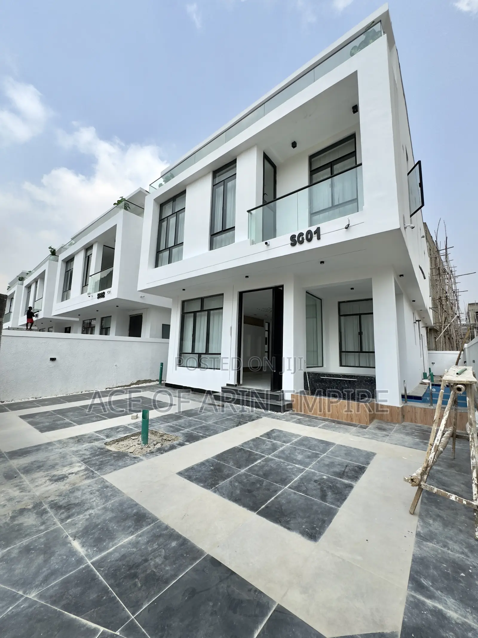 5bdrm Duplex in Chevron Estate for sale in Chevron