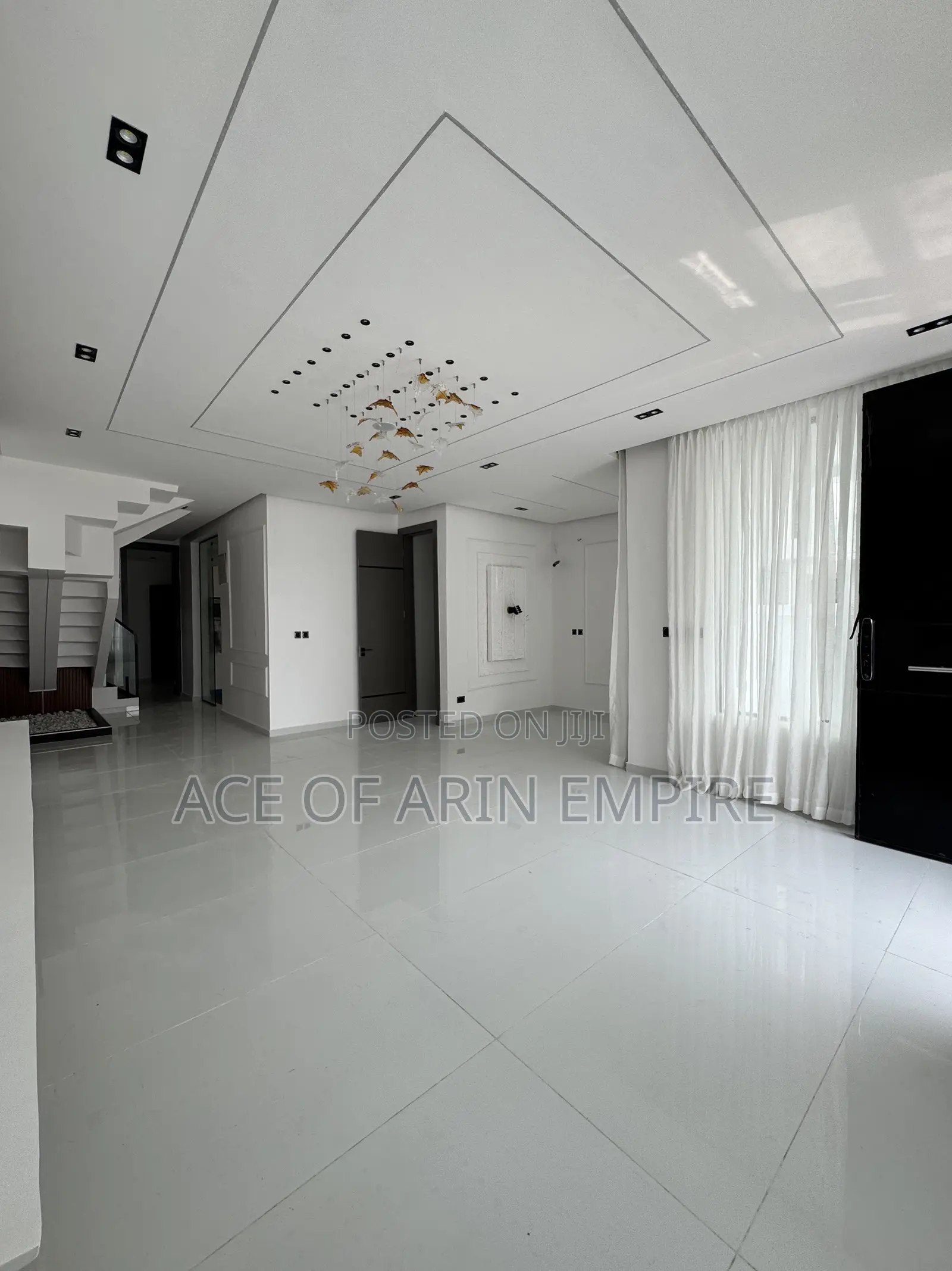 5bdrm Duplex in Chevron Estate for sale in Chevron