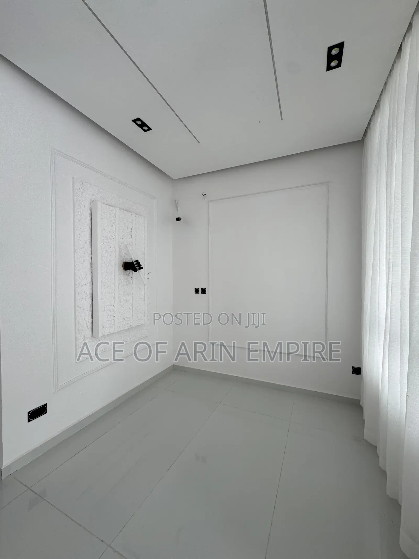 5bdrm Duplex in Chevron Estate for sale in Chevron