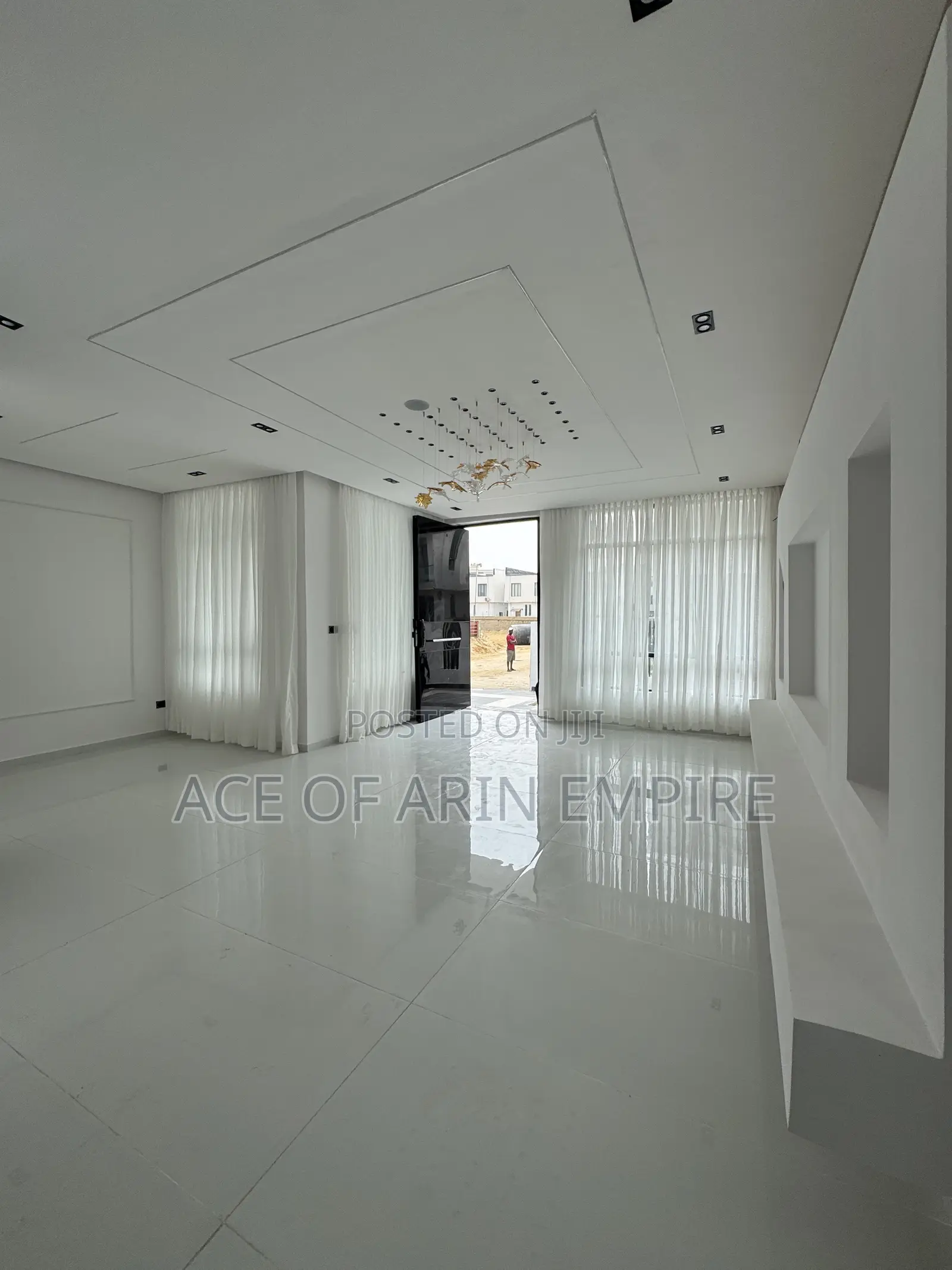 5bdrm Duplex in Chevron Estate for sale in Chevron
