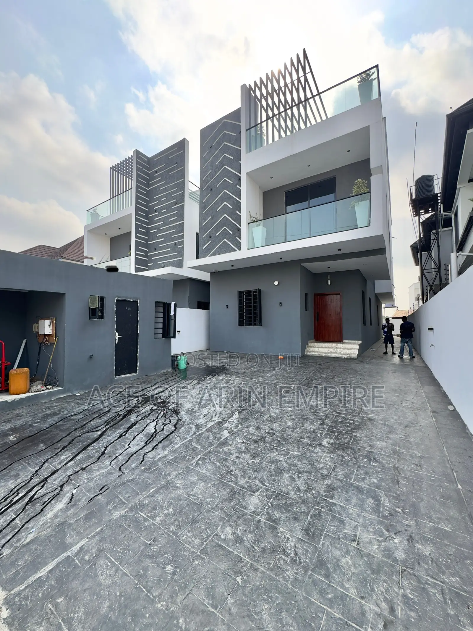 5bdrm Duplex in Ikota for sale in Ikota