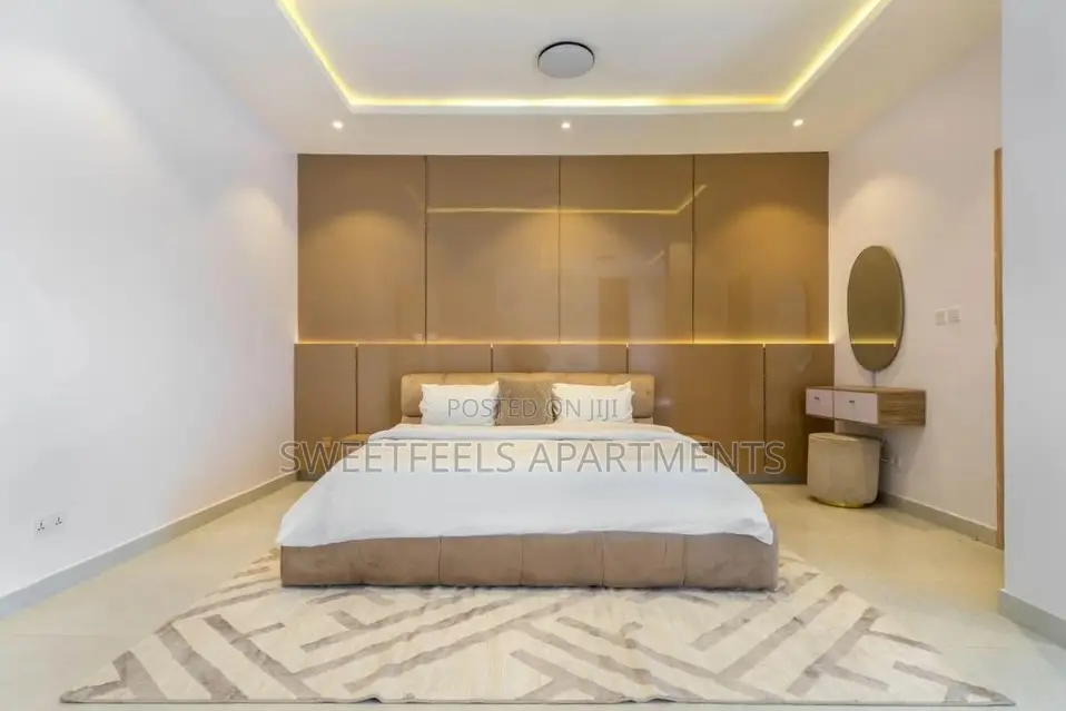 Fancy 1 Bedroom With Rooftop, Swimming Pool, Elevator, Gym and Snooker in Lekki Phase 1