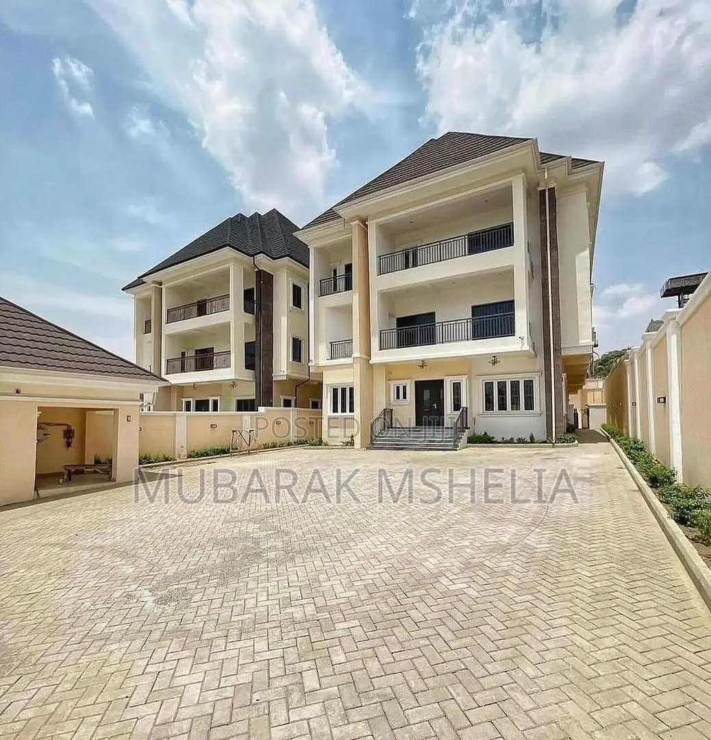 8bdrm Duplex in Asokoro for sale in Asokoro