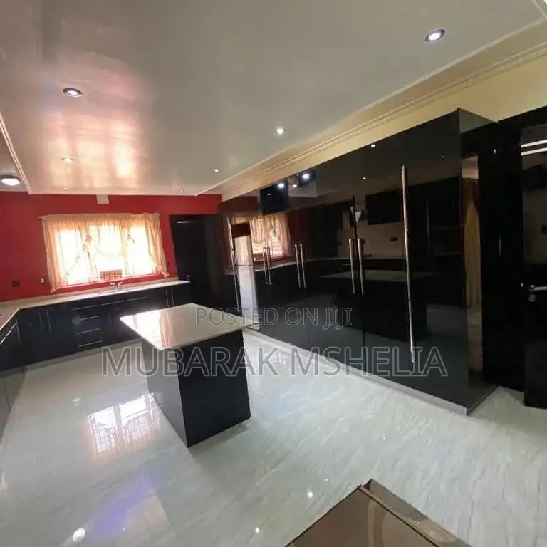 8bdrm Mansion in Guzape District for sale in Guzape District