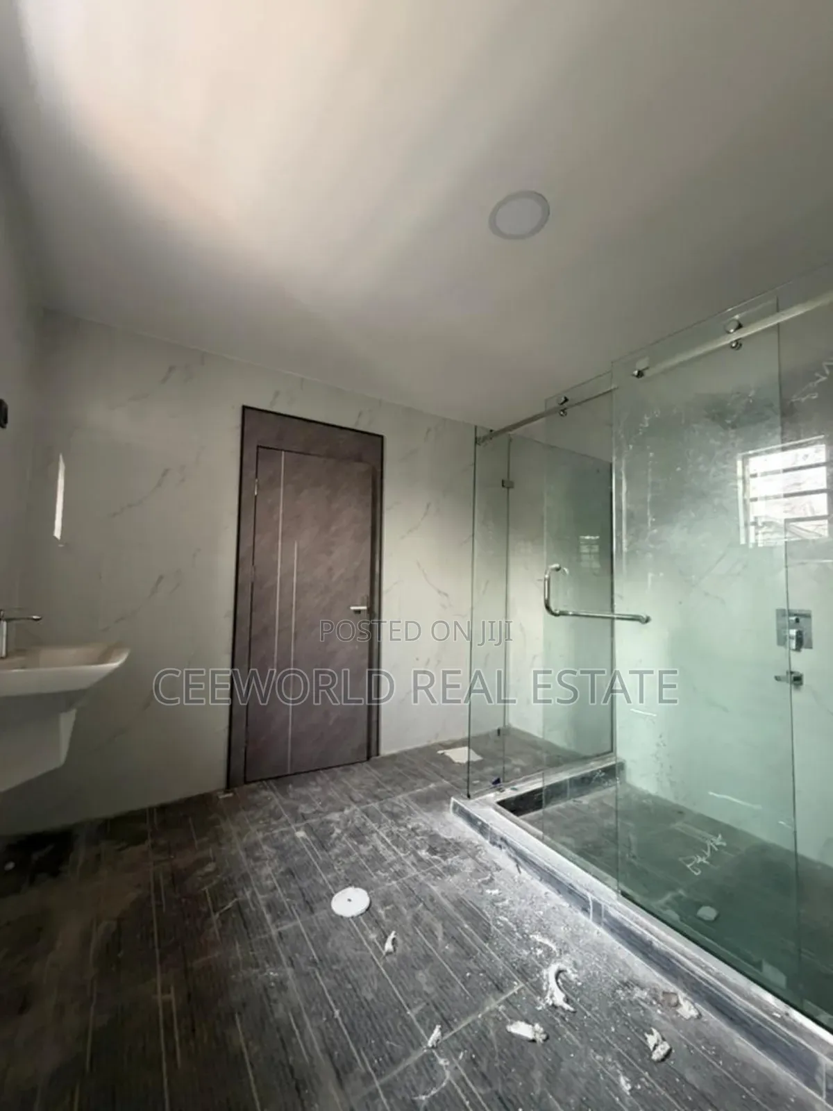 5bdrm Duplex in Aerodrome Gra, Samonda for sale in Samonda