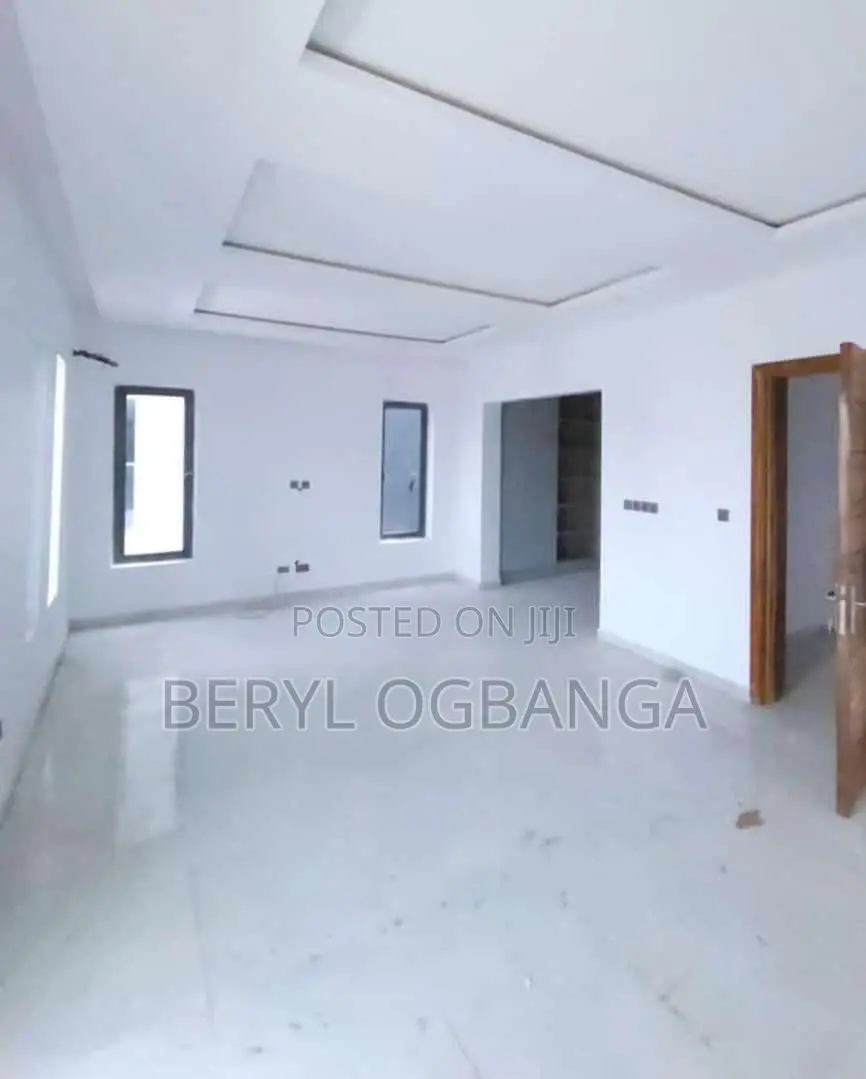 5bdrm Duplex in Ikate for sale in Ikate