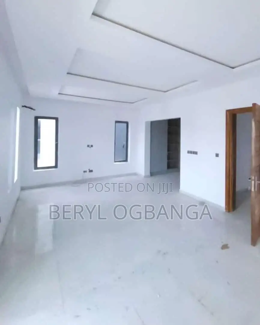 5bdrm Duplex in Ikate for sale in Ikate