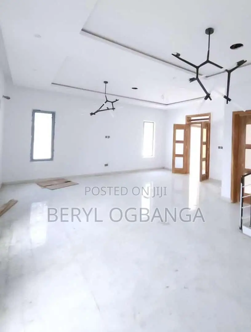 5bdrm Duplex in Ikate for sale in Ikate