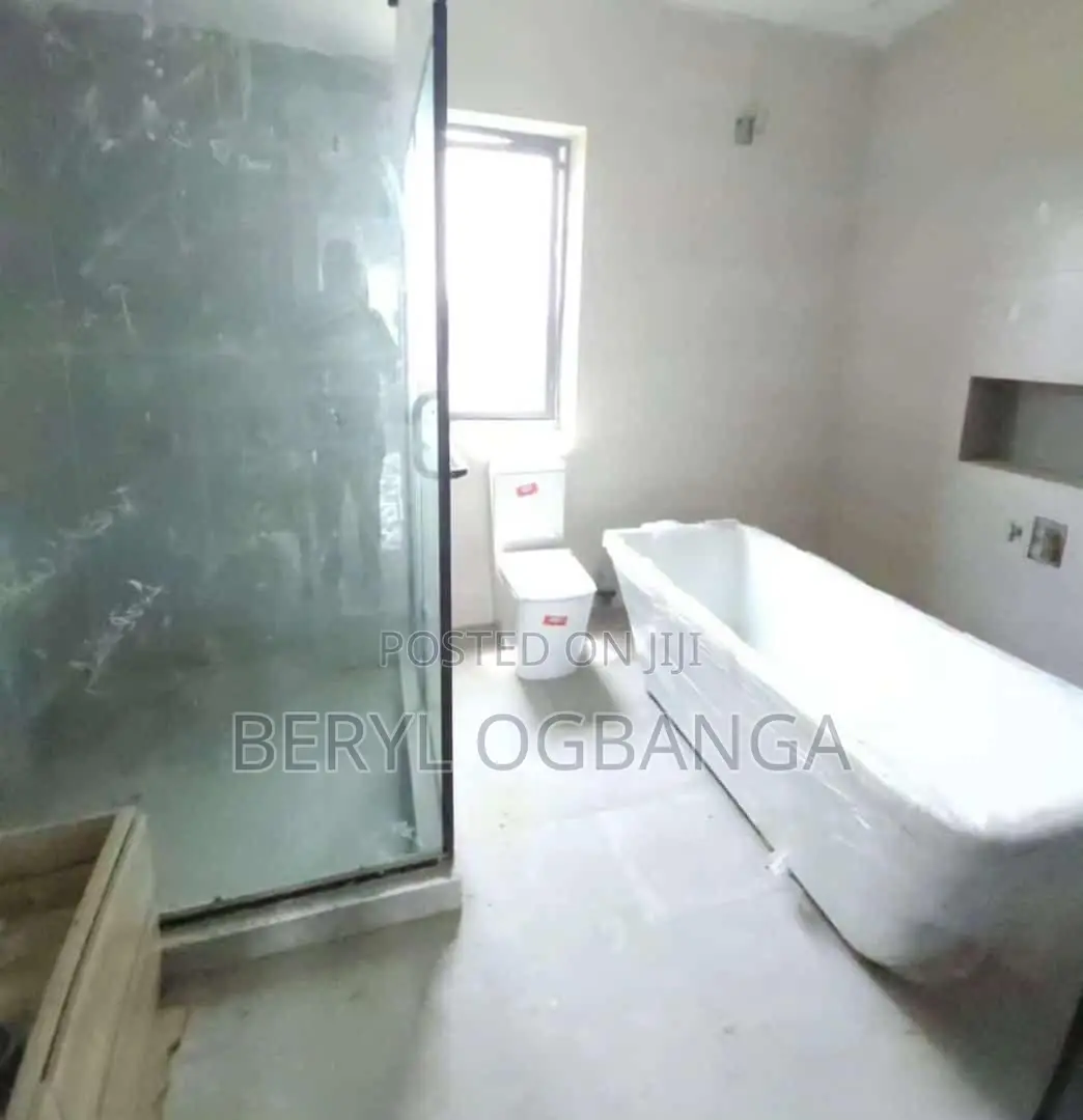 5bdrm Duplex in Ikate for sale in Ikate