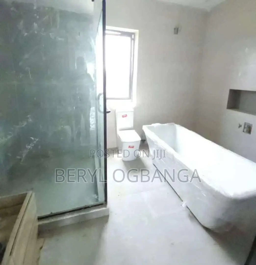 5bdrm Duplex in Ikate for sale in Ikate