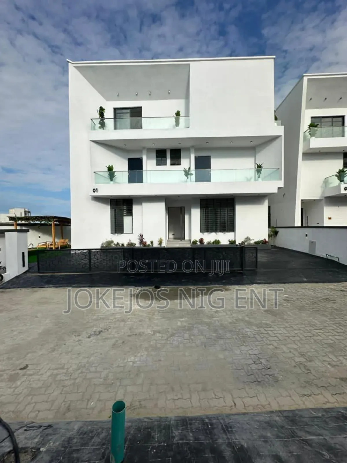 5bdrm Duplex in Chevron for sale in Chevron