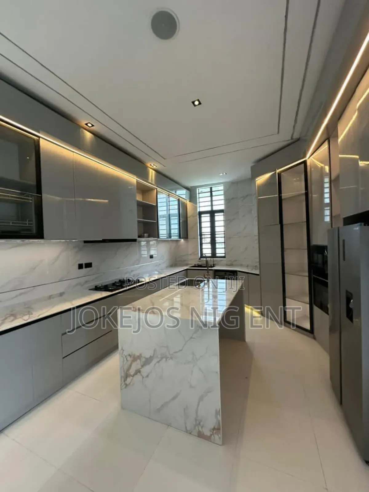 5bdrm Duplex in Chevron for sale in Chevron