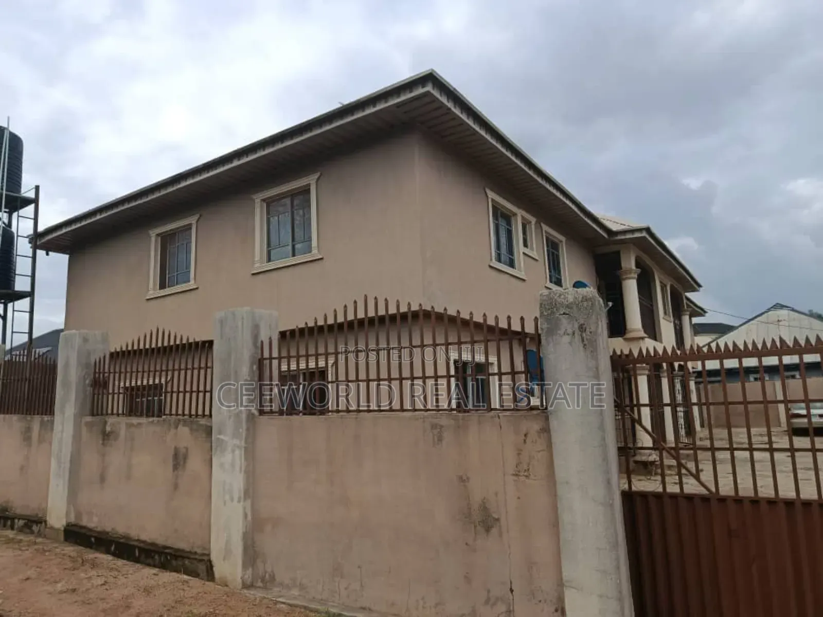 3bdrm Block of Flats in Ologbo Estate for sale in Ologuneru