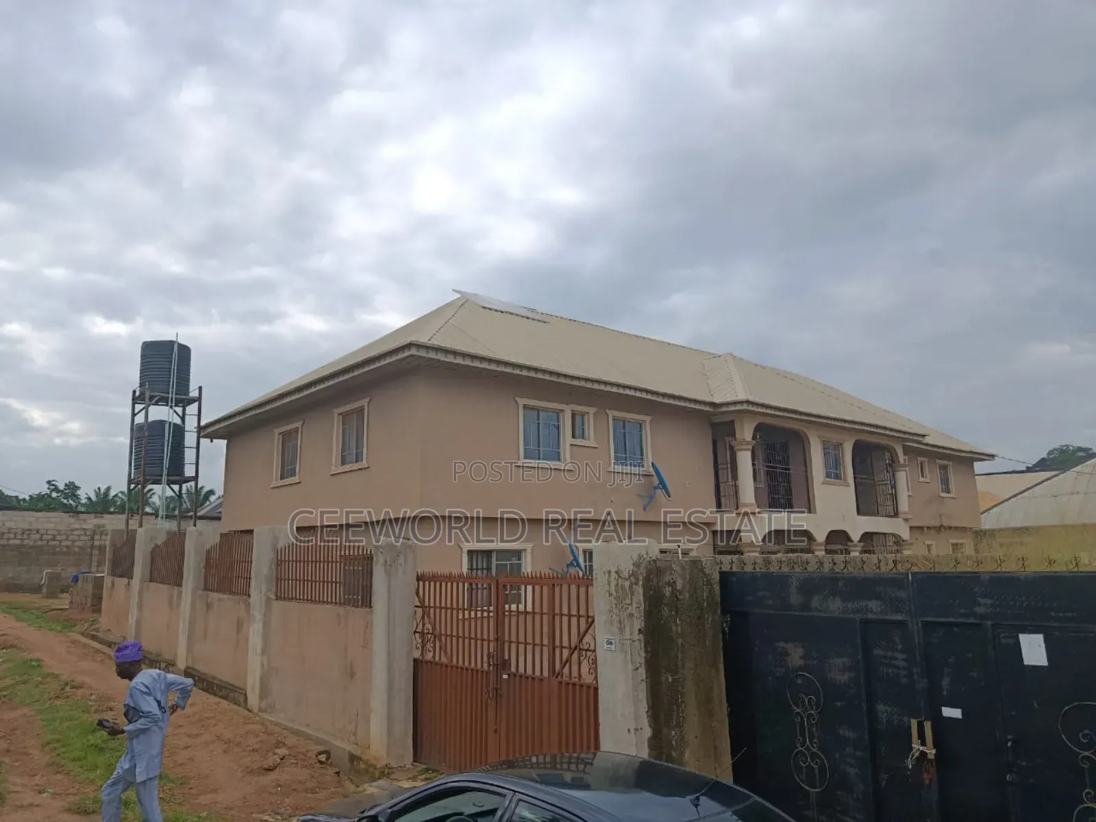 3bdrm Block of Flats in Ologbo Estate for sale in Ologuneru