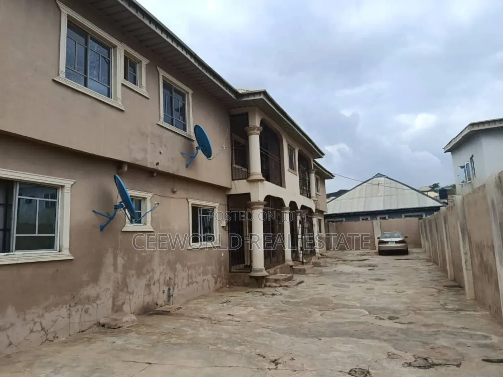 3bdrm Block of Flats in Ologbo Estate for sale in Ologuneru