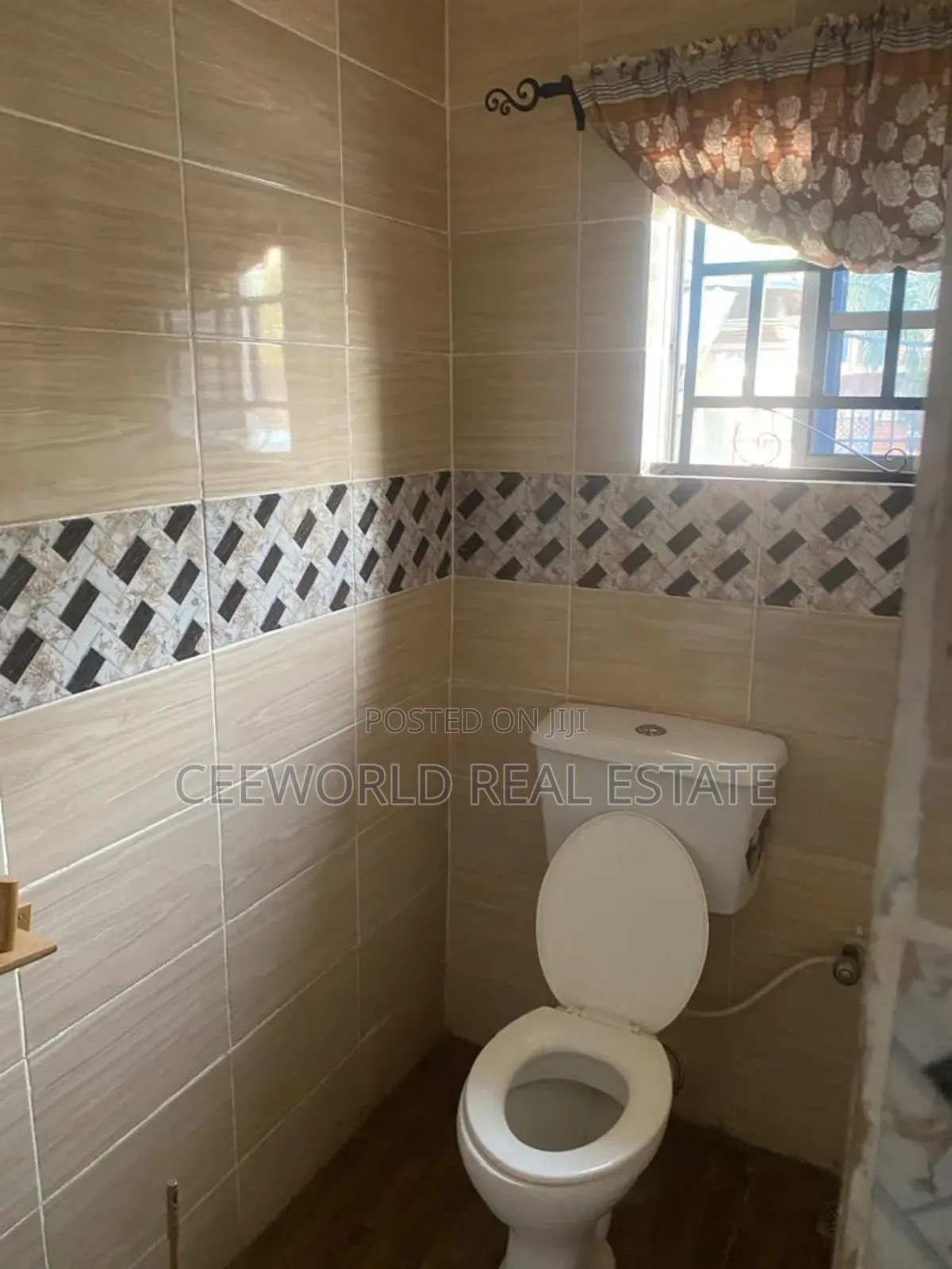 3bdrm Block of Flats in Ologbo Estate for sale in Ologuneru