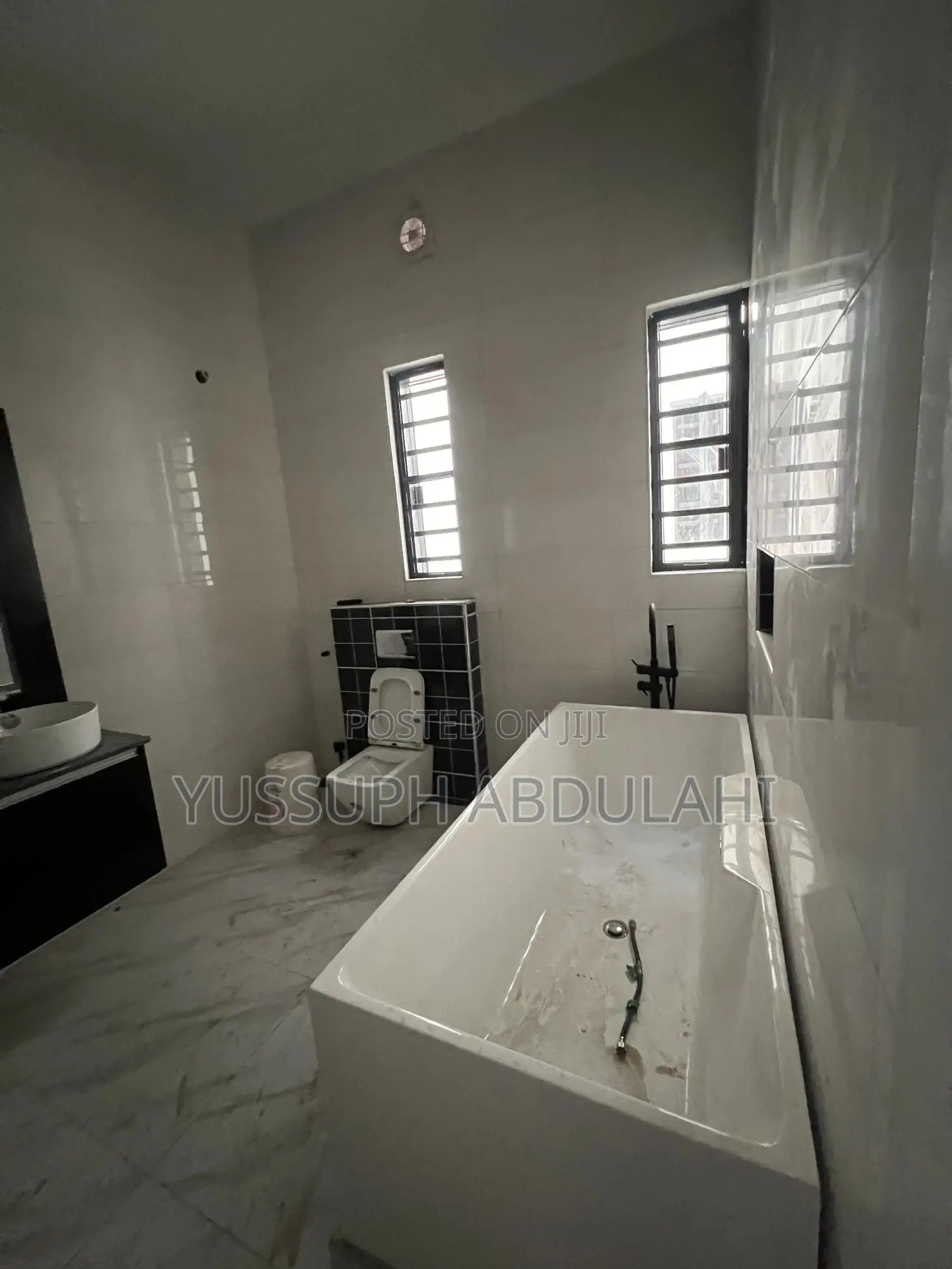 3bdrm Block of Flats in Ikeja Gra for sale in Ikeja GRA