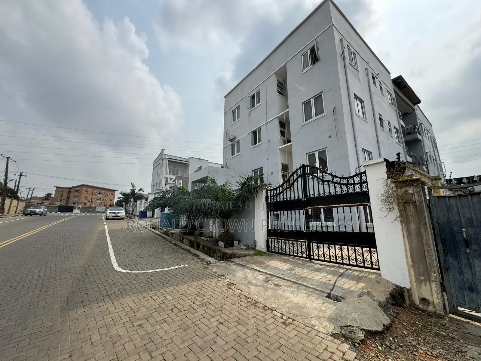 3bdrm Apartment in GRA Phase 1 for sale in GRA Phase 1