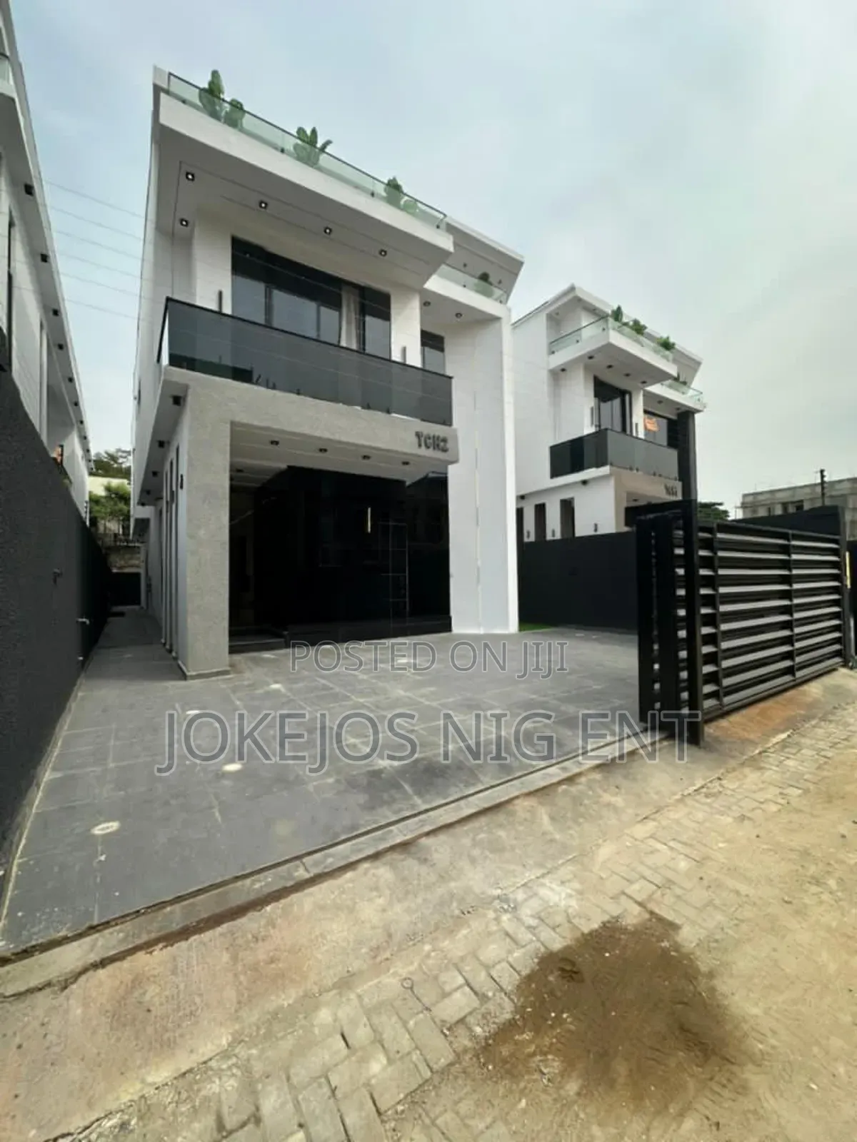 5bdrm Duplex in Chevron Drive Lekki for sale in Chevron