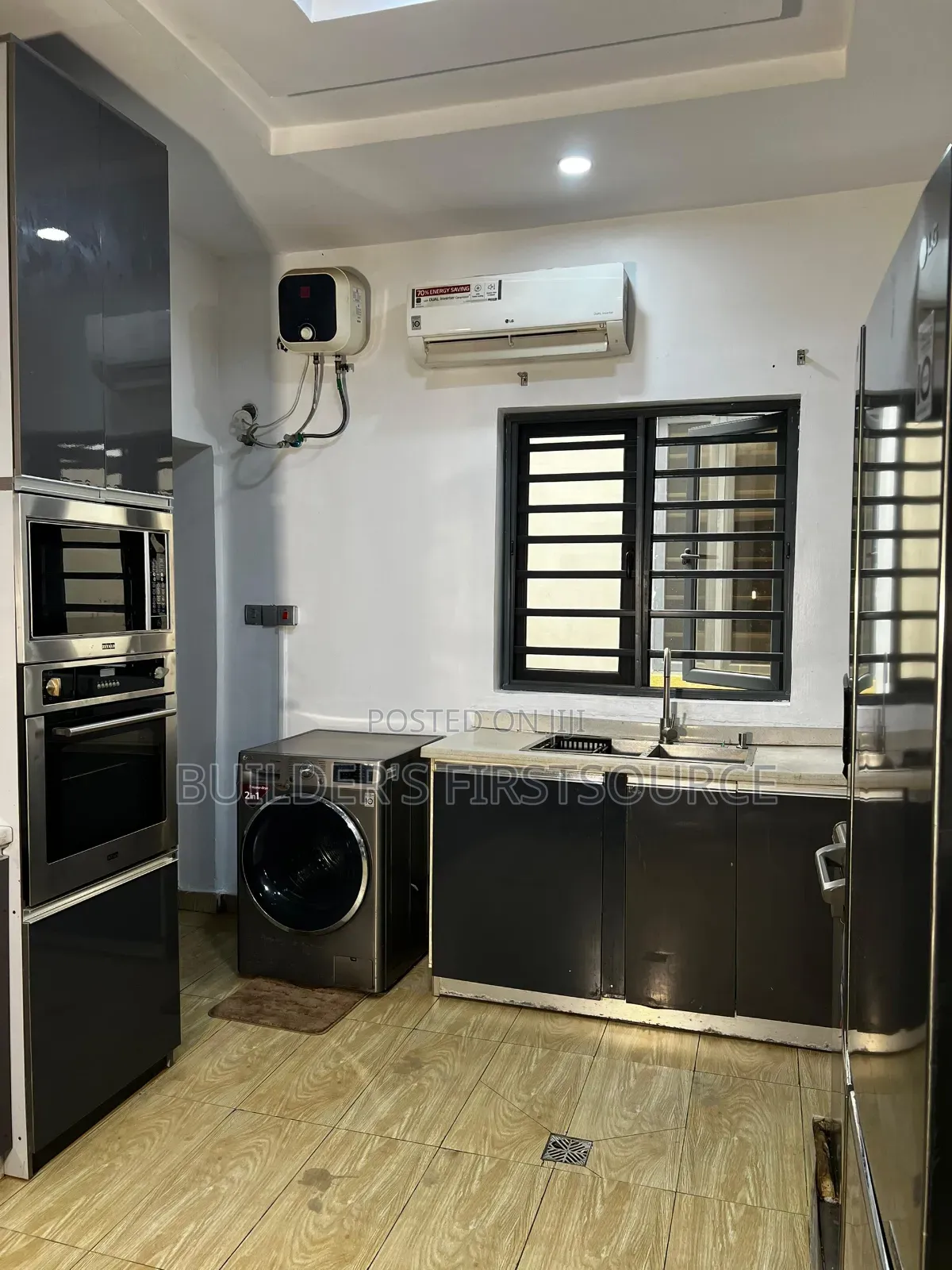 2/3 Bedroom Duplex Located In A Very Secured Estate In Maryland in Mende