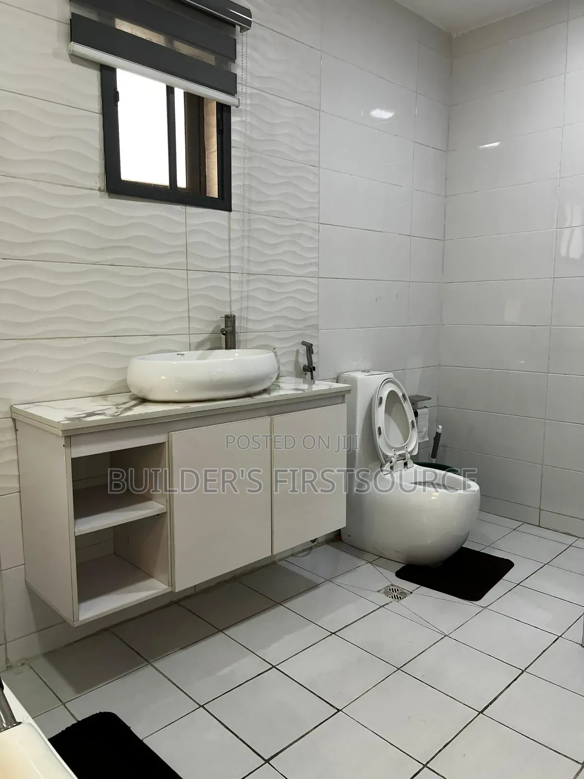 2/3 Bedroom Duplex Located In A Very Secured Estate In Maryland in Mende