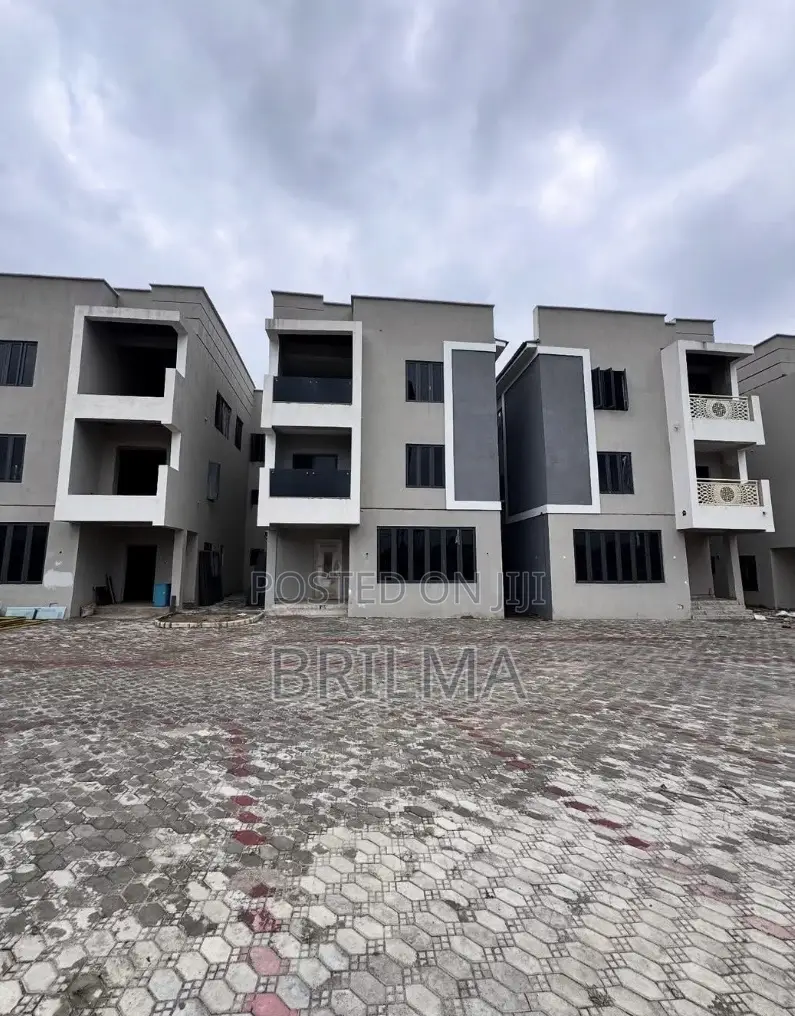5bdrm Duplex in Kado for sale in Kado