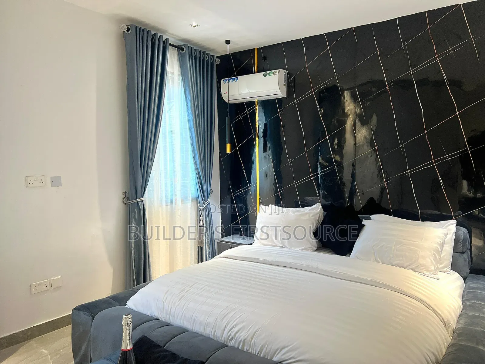 A Brand New Luxury 1 Bedroom With 2 Balconies, Swimming Pool in Lekki Phase 1