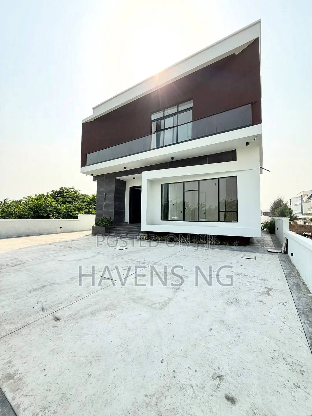 5bdrm Duplex in Ikota for sale in Ikota