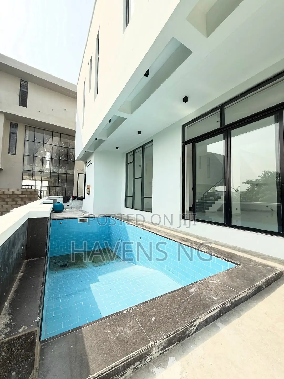 5bdrm Duplex in Ikota for sale in Ikota