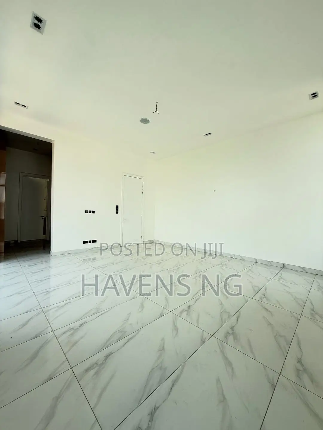 5bdrm Duplex in Ikota for sale in Ikota