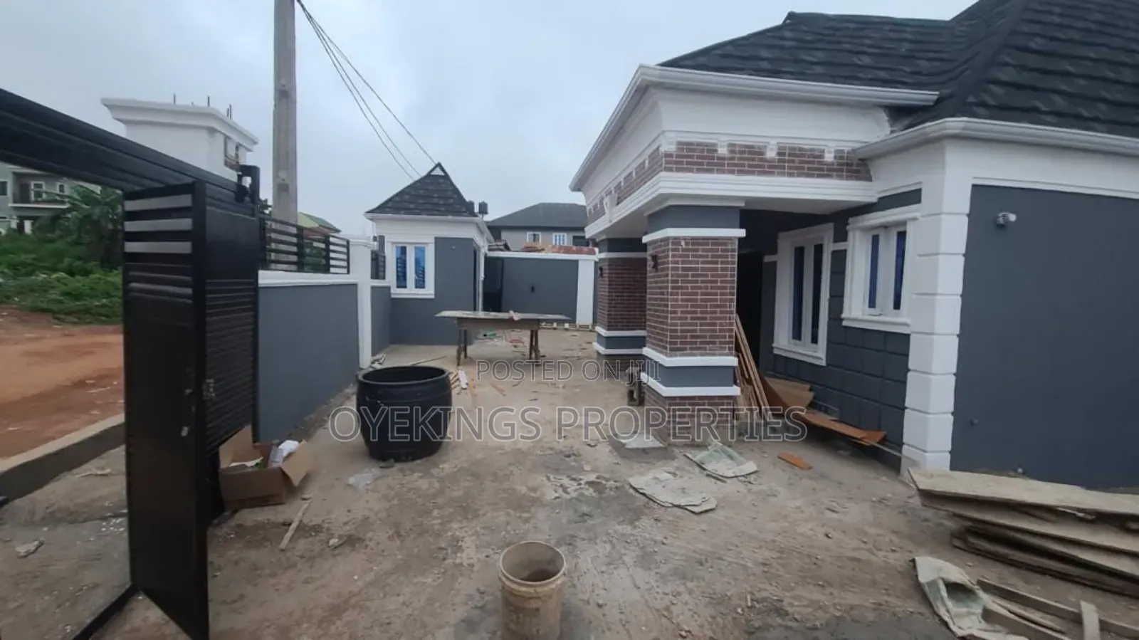 4bdrm Bungalow in Ayegore, Akala Express for sale in Akala Express