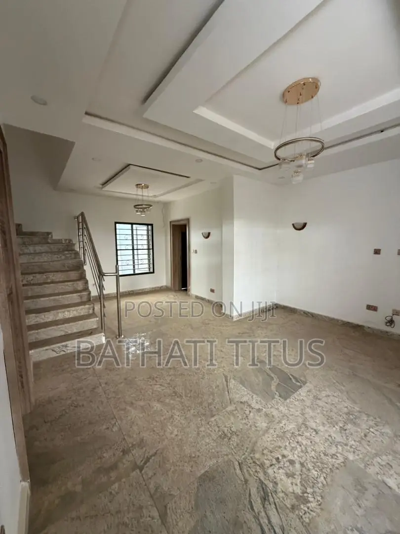 5bdrm Duplex in Kaura for sale in Kaura