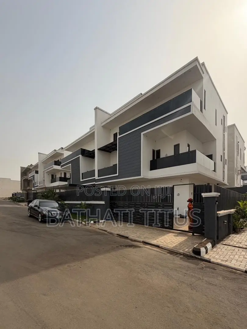 5bdrm Duplex in Kaura for sale in Kaura