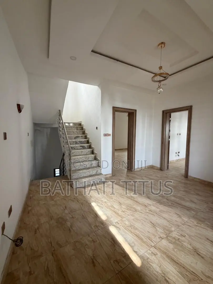 5bdrm Duplex in Kaura for sale in Kaura