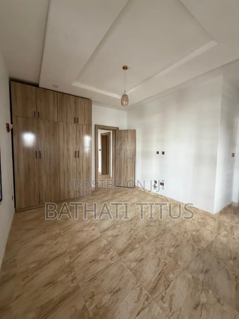 5bdrm Duplex in Kaura for sale in Kaura