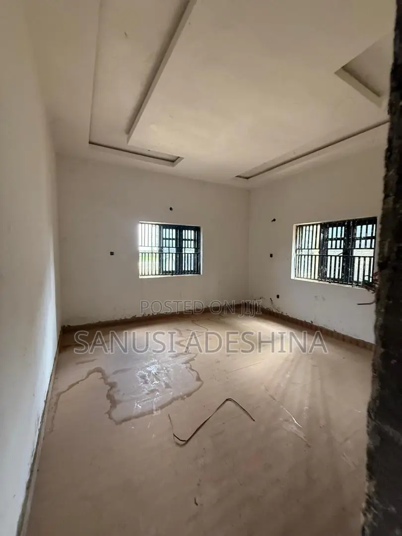 5bdrm Duplex in Jahi Gilmore,Very for sale in Jahi