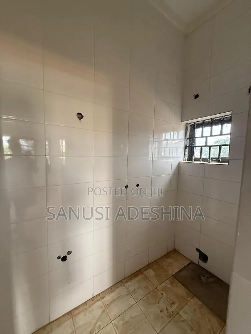 5bdrm Duplex in Jahi Gilmore,Very for sale in Jahi
