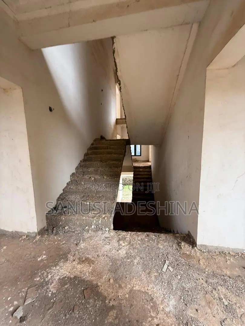 5bdrm Duplex in Jahi Gilmore,Very for sale in Jahi