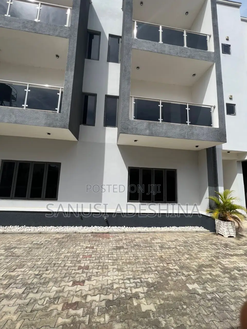 5bdrm Duplex in Jahi Gilmore,Very for sale in Jahi