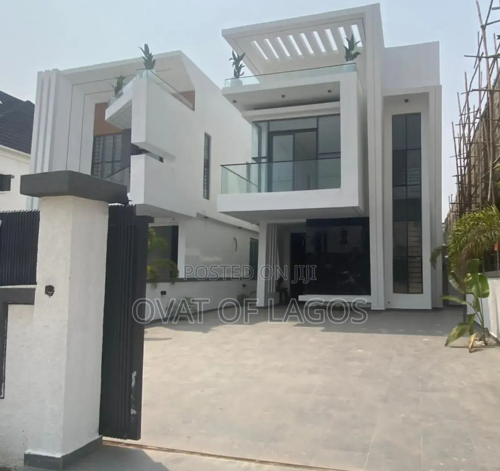 5bdrm Duplex in Chevron for sale in Chevron