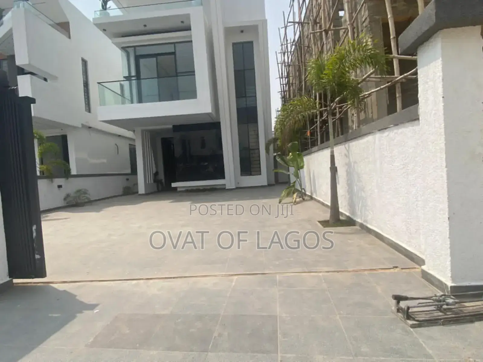 5bdrm Duplex in Chevron for sale in Chevron