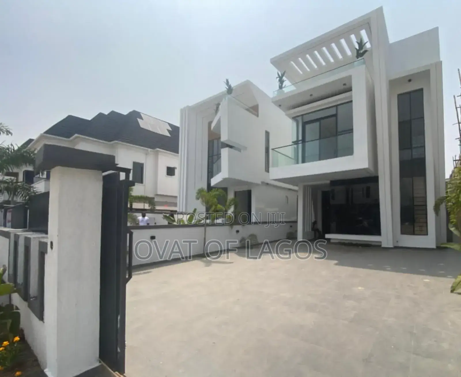 5bdrm Duplex in Chevron for sale in Chevron