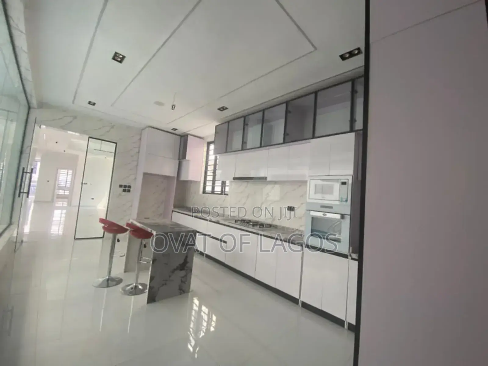 5bdrm Duplex in Chevron for sale in Chevron