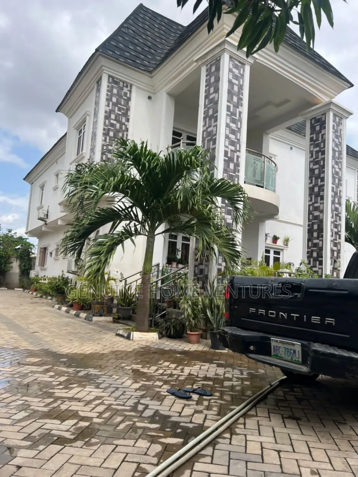 4bdrm Duplex in Mararaba for sale in Mararaba