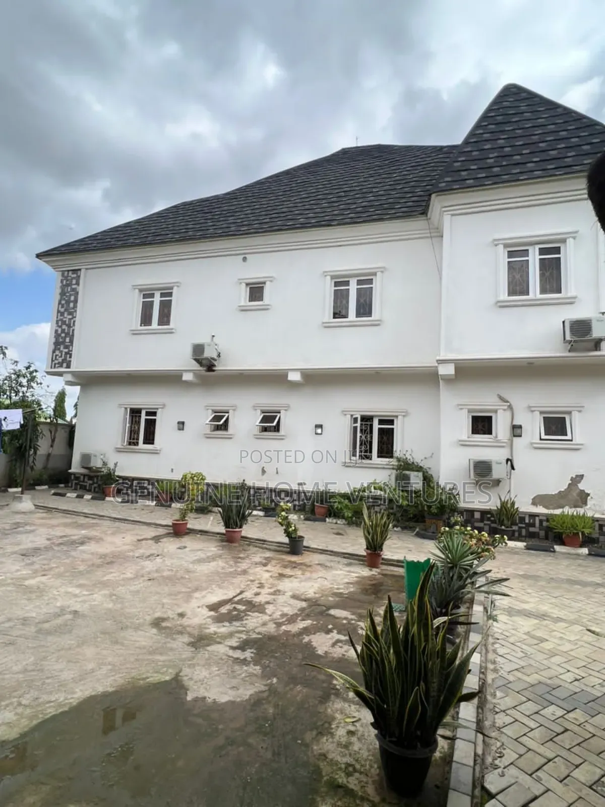 4bdrm Duplex in Mararaba for sale in Mararaba